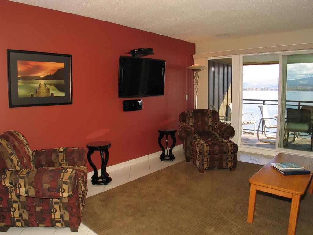 Casa Loma Lakeshore Resort West Kelowna Room photo